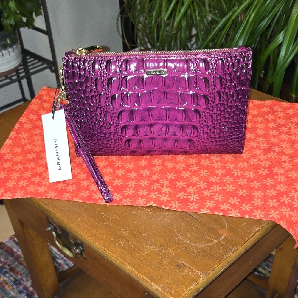 NWT Brahmin Daisy Wristlet in Sugar Plum Melbourne Croc Embossed Leather